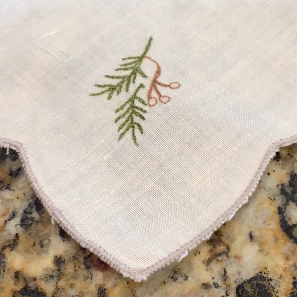 Set 6 vintage embroidered cotton napkins NWOT